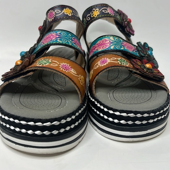 L’Artiste Spring Step Rebecka leather flowered EU 36 US 5.5-6 hook/latch sandals - Picture 3 of 8
